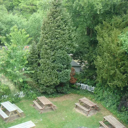 Salmon Leap Hotel 3*