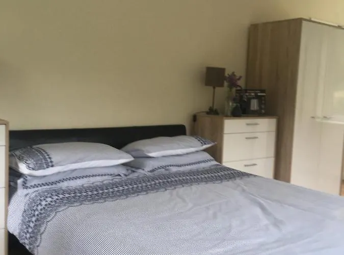 Salmon Leap Hotel 3*