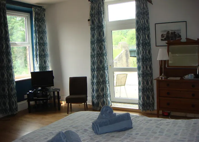 Salmon Leap Hotel 3*