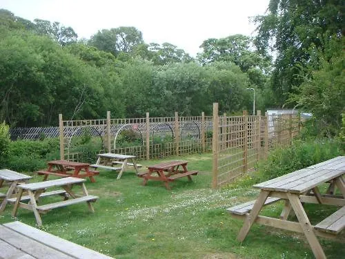 Salmon Leap Hotel 3*