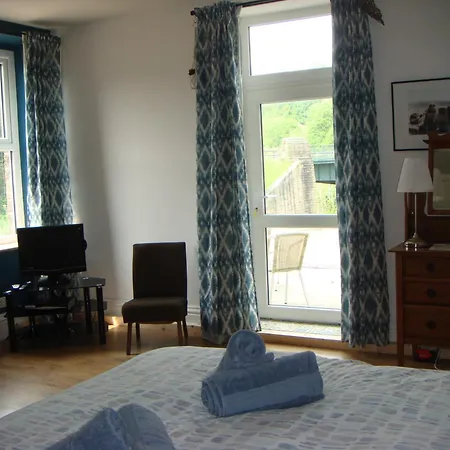 Salmon Leap 호텔 3*